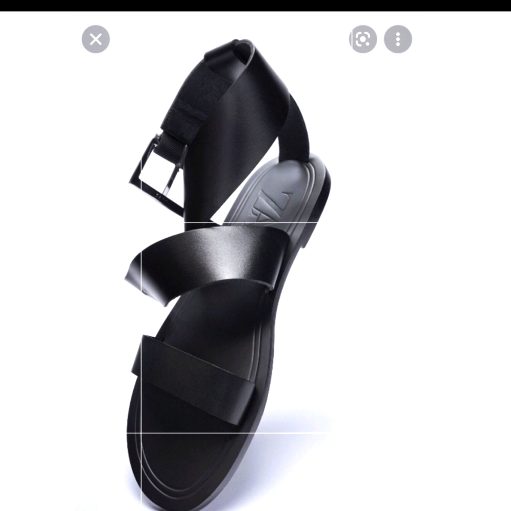 Flat leather sandals with maxi buckle